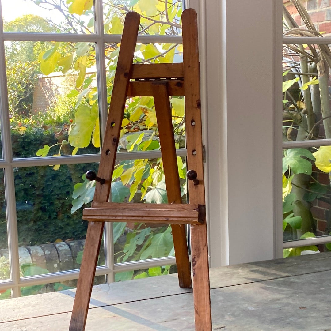 Sweet Little Vintage Easel