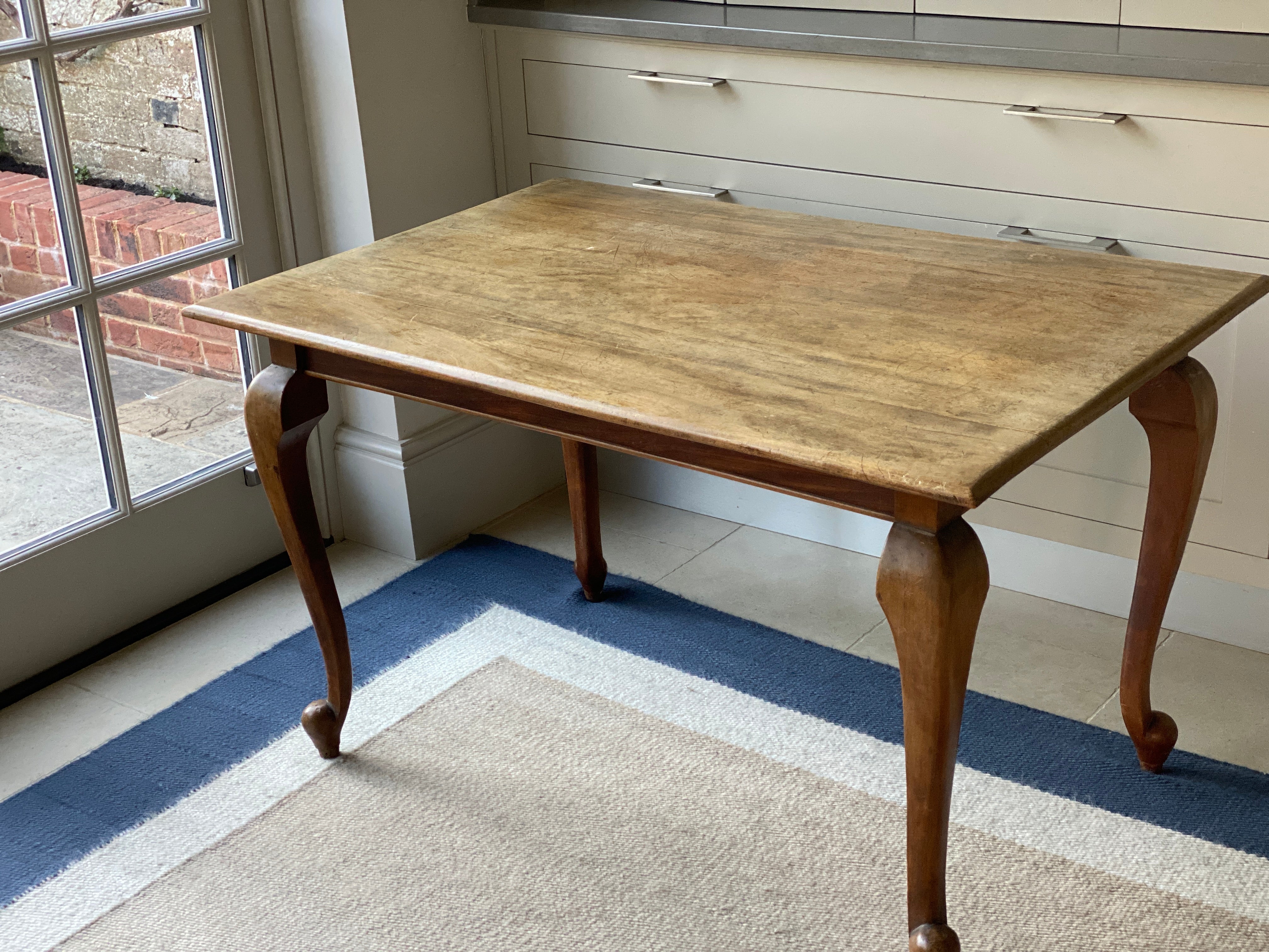 Attractive honeyed oak table with attractive cabriole legs