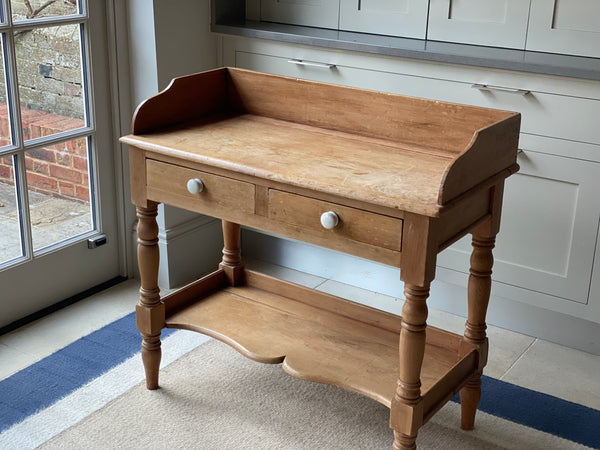 Pretty pitch pine washstand.