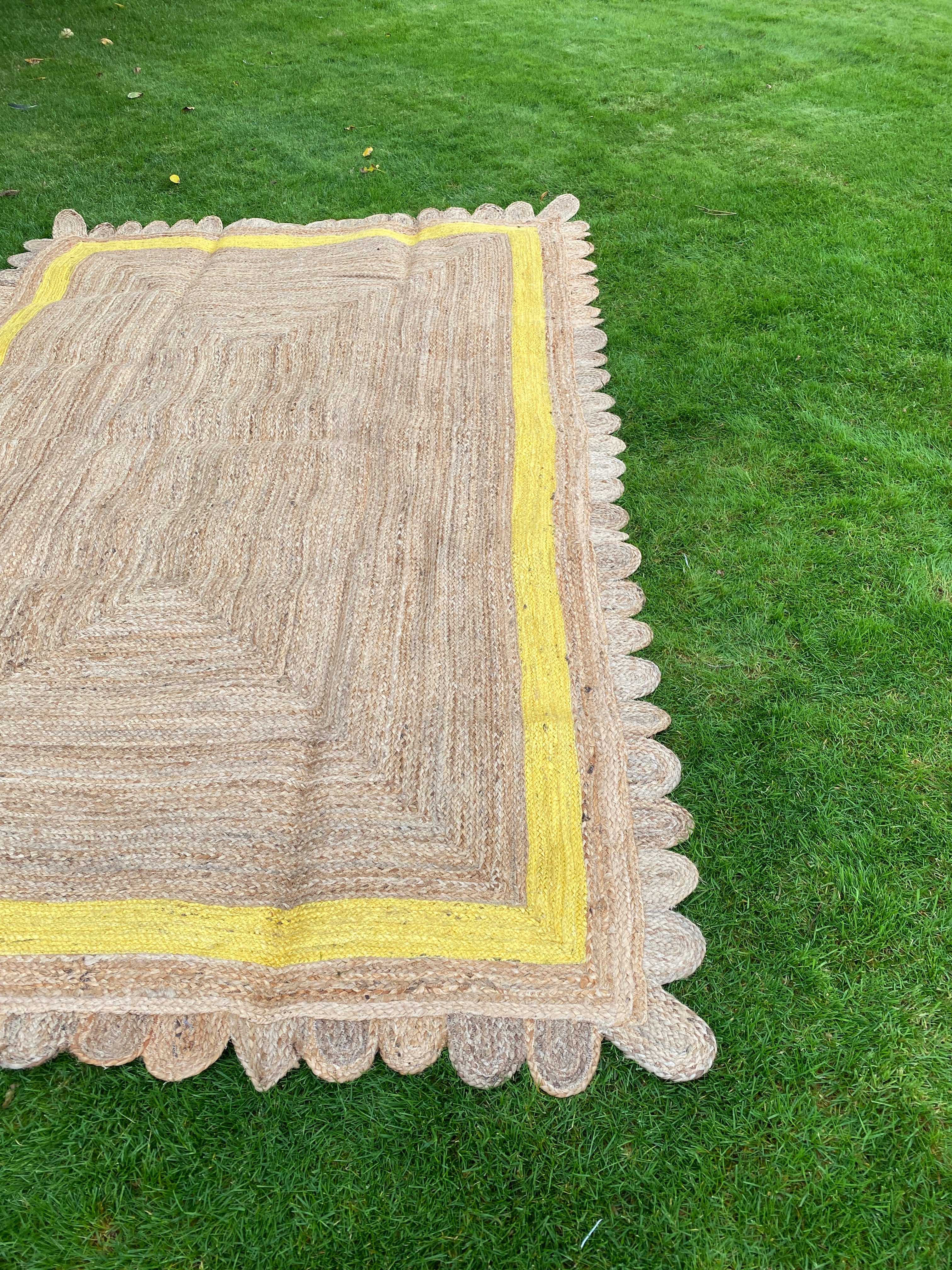 Jute Scalloped Edge Rugs