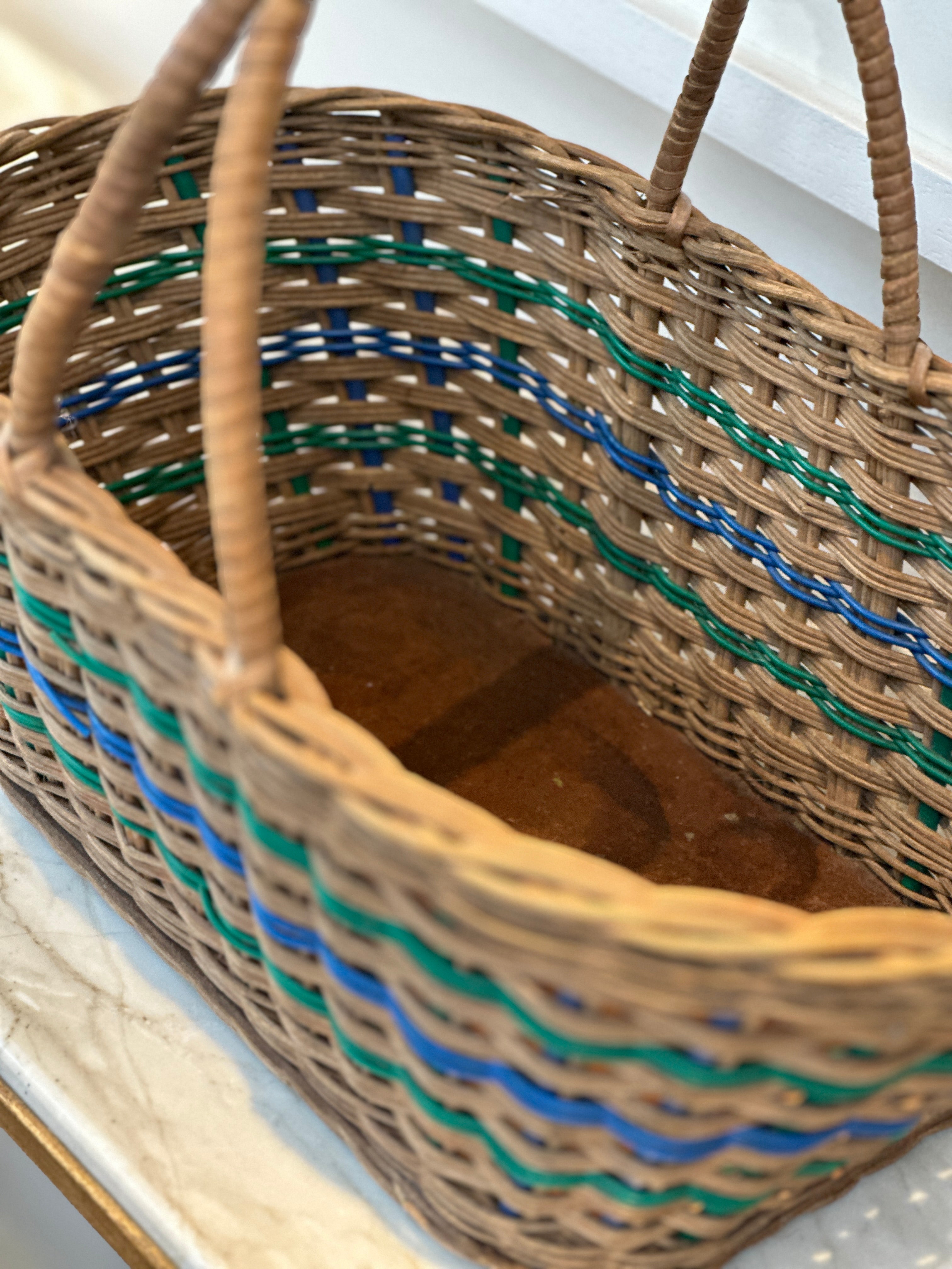 Vintage wicker shopper with blue and green accents