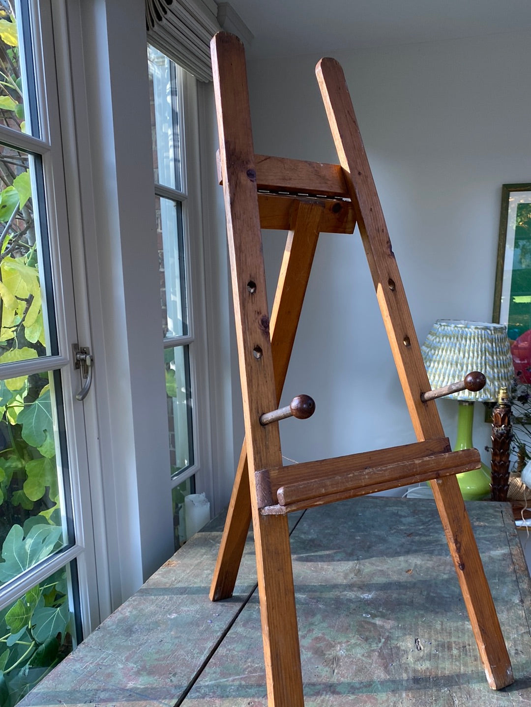 Sweet Little Vintage Easel