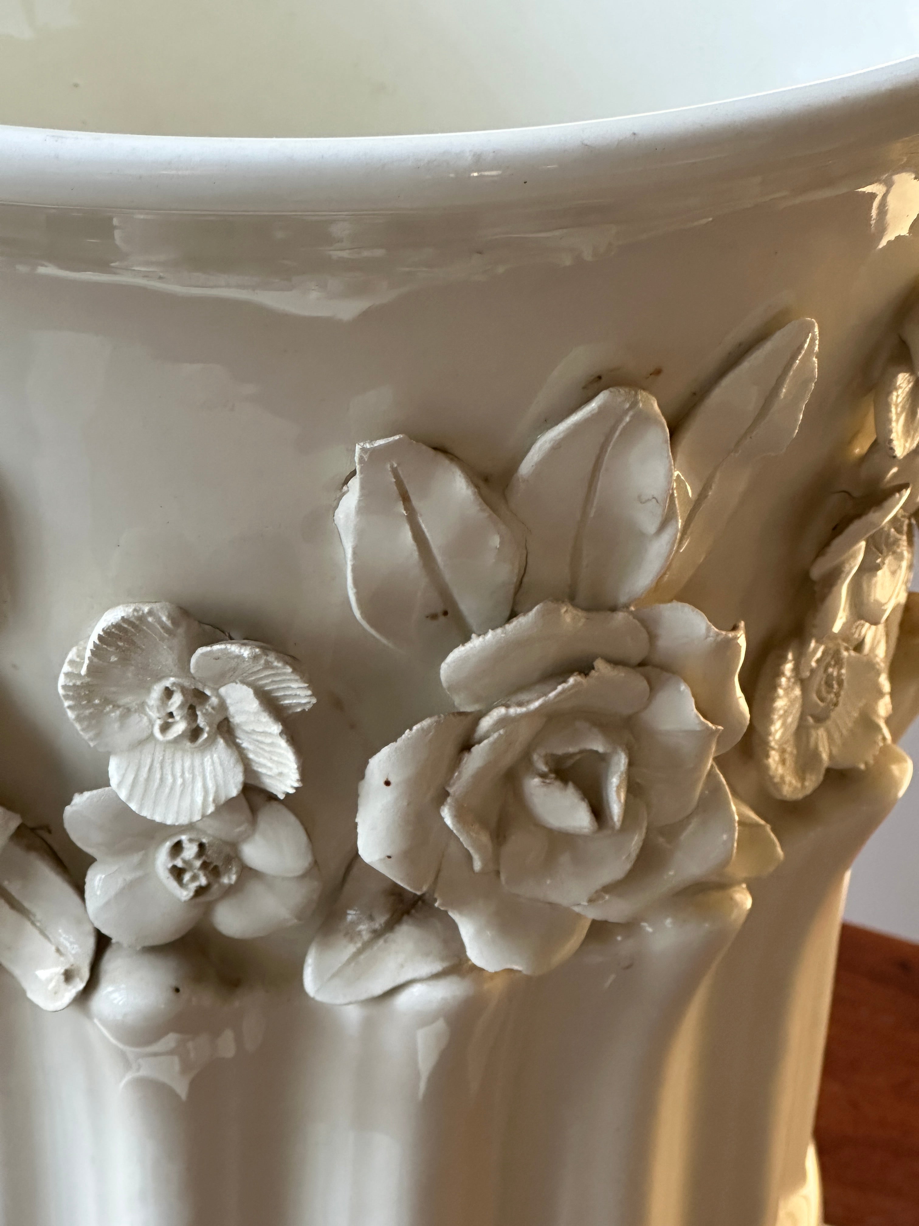 Casa Pupo White Ceramic Urn