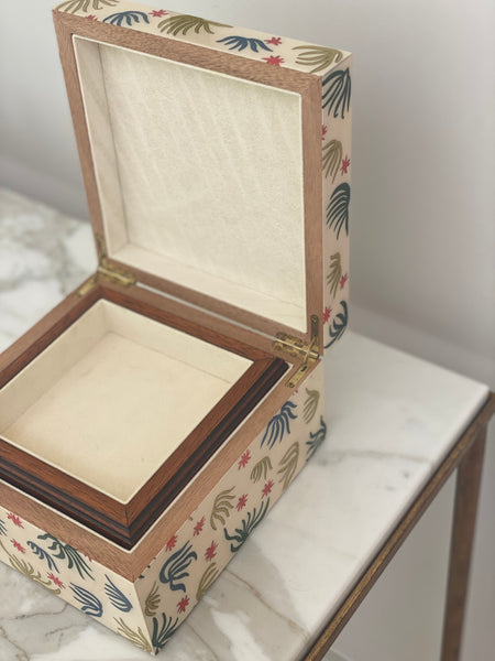 Exquisite Italian Handmade Marquetry Box