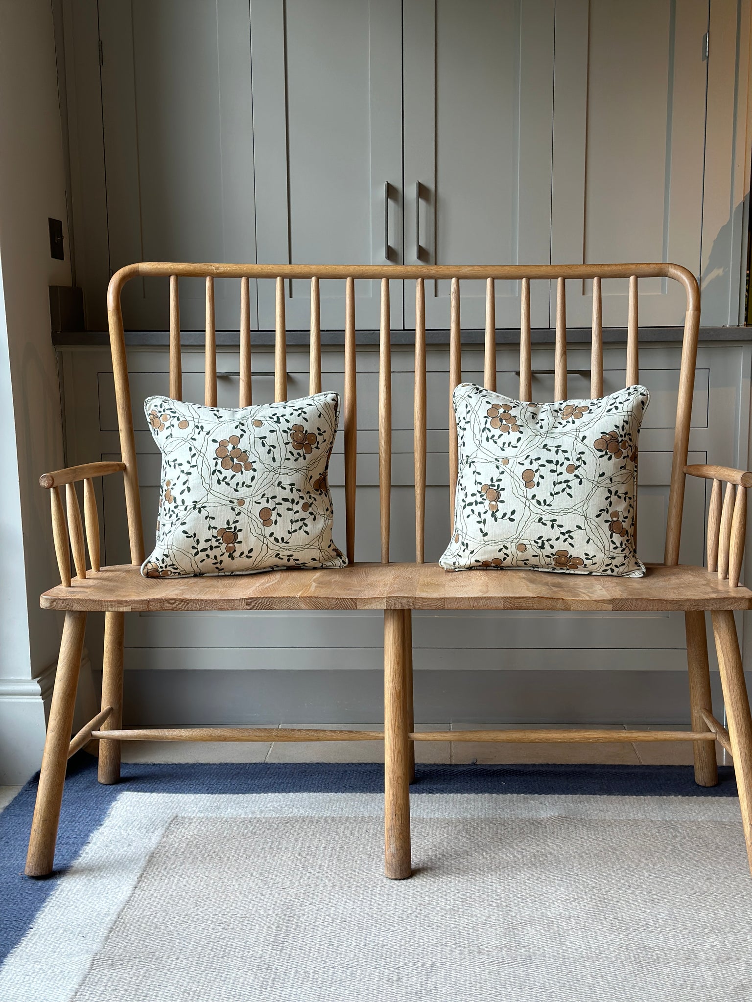 Charming Oak Spindle 3 Seat Bench